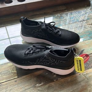 Sketchers- black sneaker shoes